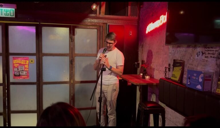 picture of stand up comedian ryan hynek
