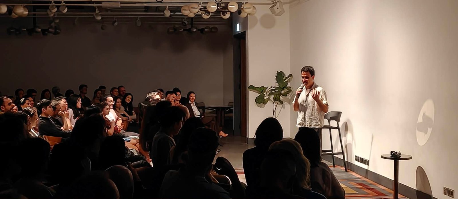 Comedian Angus Cheng performing to crowd